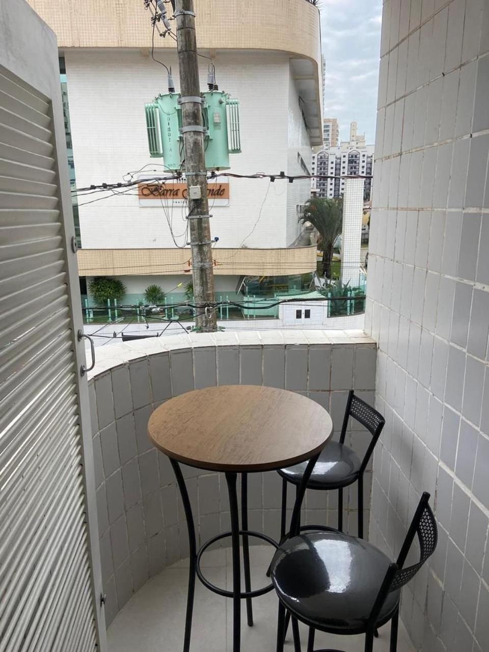 Canto Forte- Suite C/Varanda - Ate 5 Hospedes- Garagem - Wi Fi E 200 Metros Da Praia, 50 Metros Da Av Gastronomica Da Pg Прая Гранде Екстериор снимка