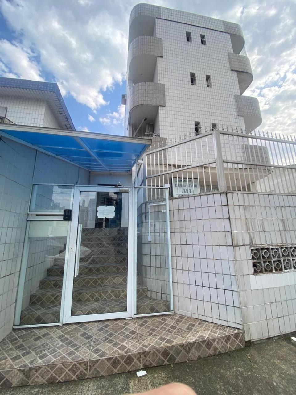 Canto Forte- Suite C/Varanda - Ate 5 Hospedes- Garagem - Wi Fi E 200 Metros Da Praia, 50 Metros Da Av Gastronomica Da Pg Прая Гранде Екстериор снимка